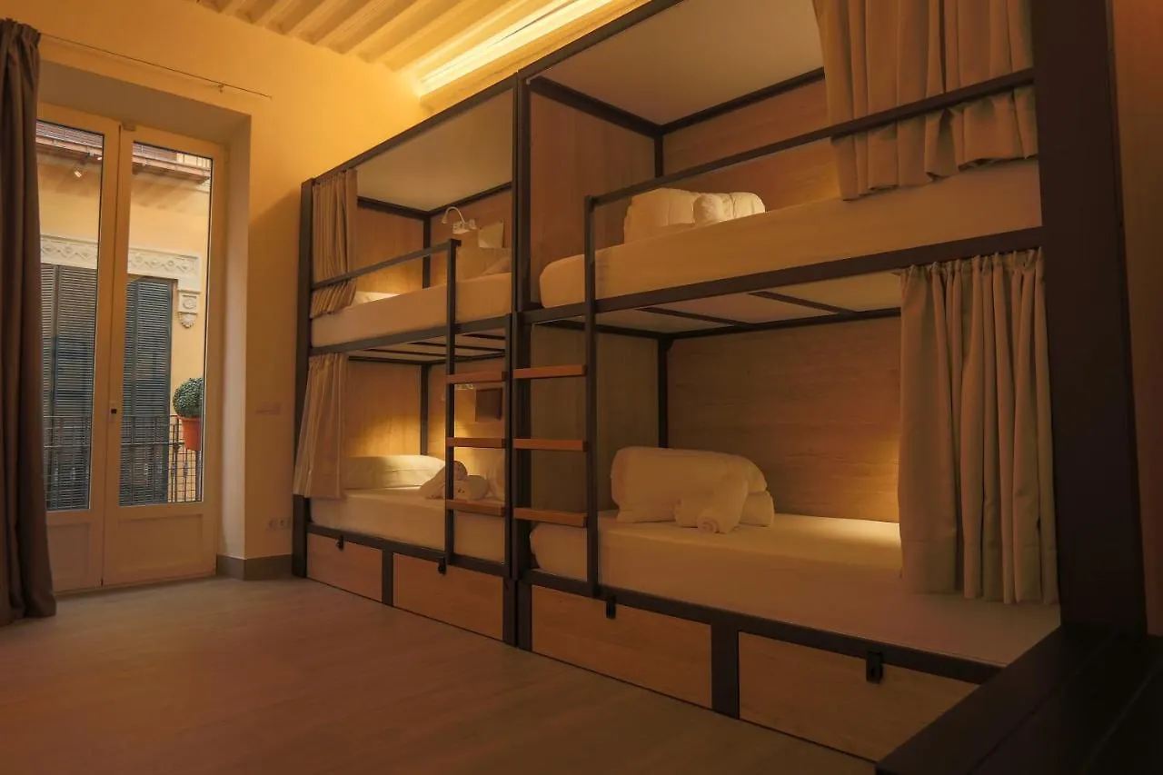 Hostel Nuet Granada Spain